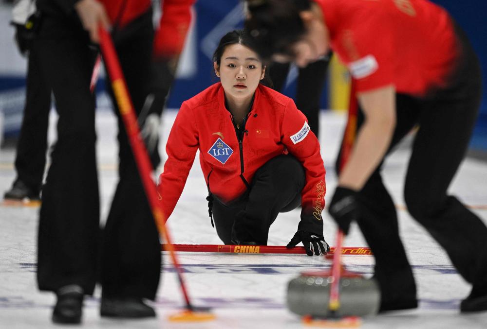 科曼称赞阿尔克马尔19岁中场斯密特：他身上的特质像佩德里